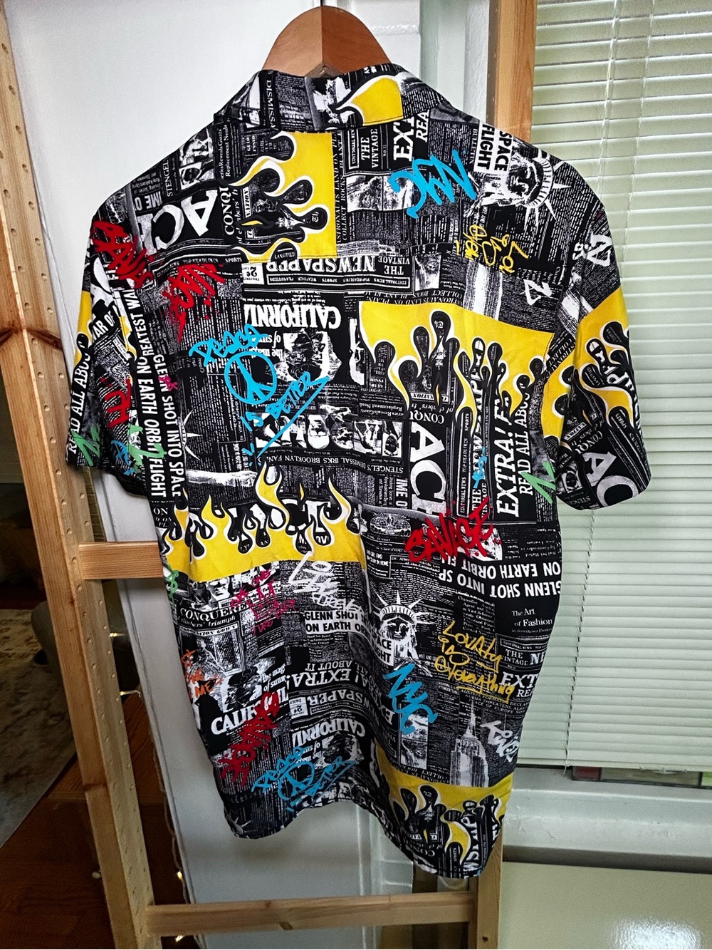 Fresh Prince of Bel-Air Newspaper Graffiti Button-Up, 90s Retro Shirt - Large - Picture 5 of 6